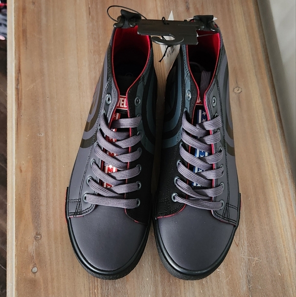 ๐ Captain America High-Top Sneakers โ Size 8 โ Marvel Avengers โ New with Tags - Picture 8 of 12